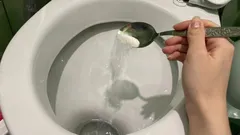 Wat gebeurt er met je wc als je er wekelijks zout in strooit? Het resultaat zal je verrassen